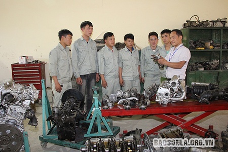 Nâng cao dân trí, đào tạo nguồn nhân lực ở địa phương